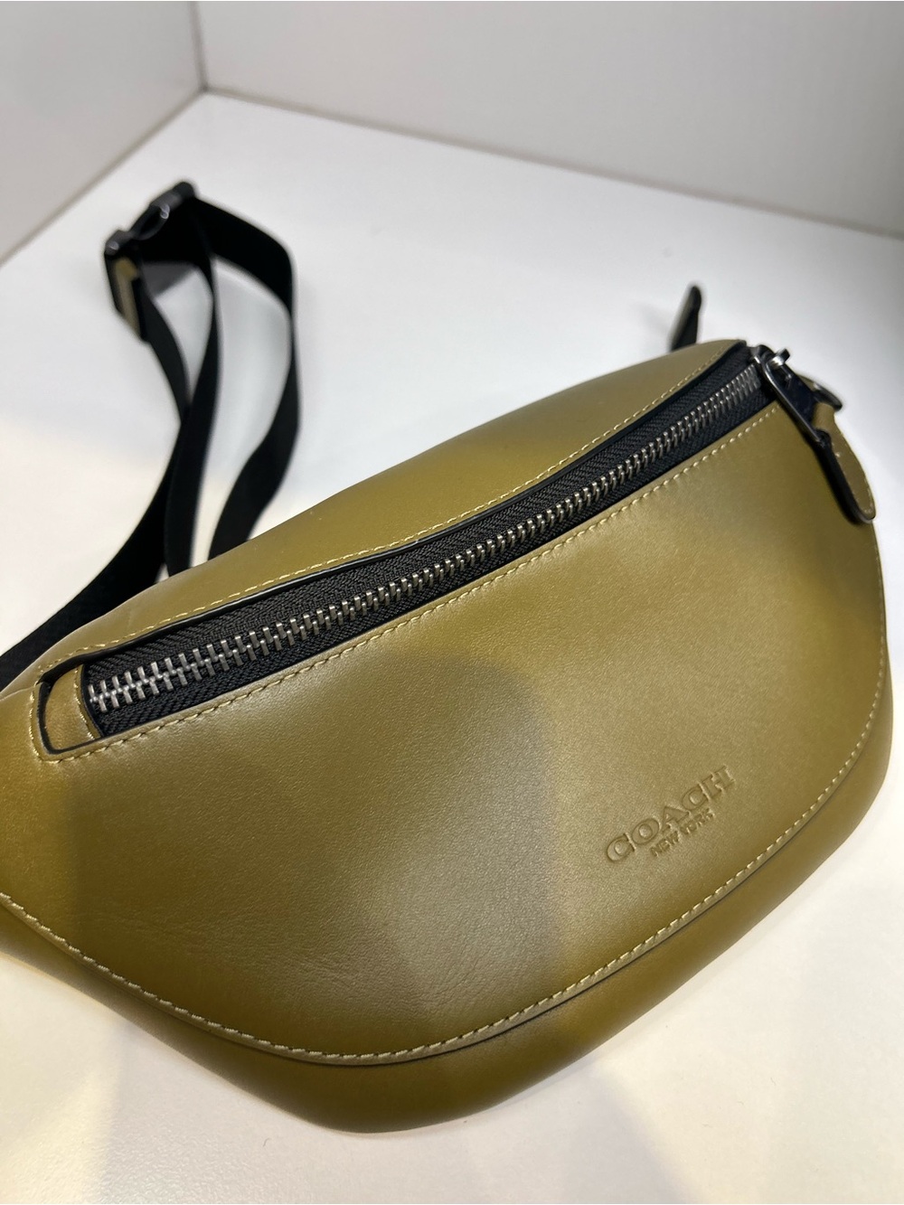Coach Men's olive green  Leather mini Belt Bag with Black Strap new